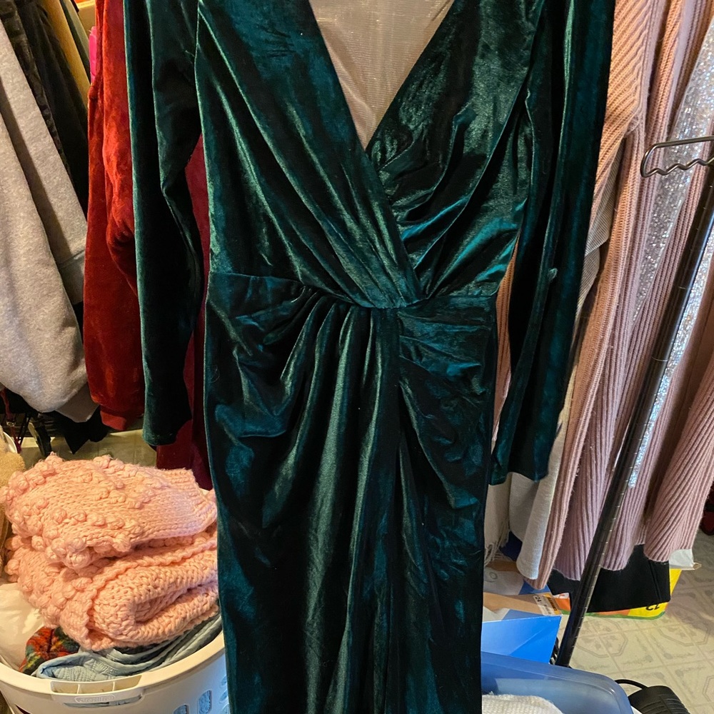 Velvet green long sleeve dress